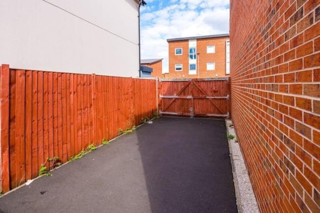 Modern Townhouse Near Coop Live Etihad Villa Manchester Exterior photo
